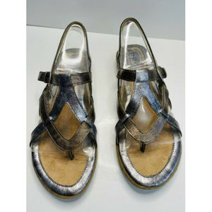 Born Bronze Silver Metallic Strappy Sandals Womens 8- 39 M Thong Shoes